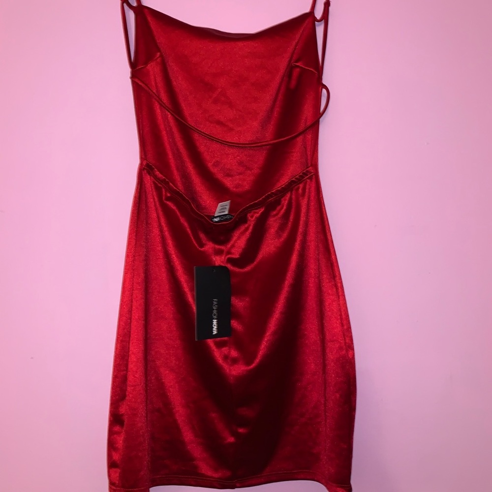 Red dress - Picture 2 of 2